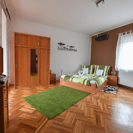 Kokusz Apartmanok Eger Rum bild