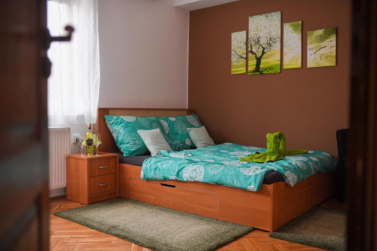 Kokusz Apartmanok Eger Rum bild