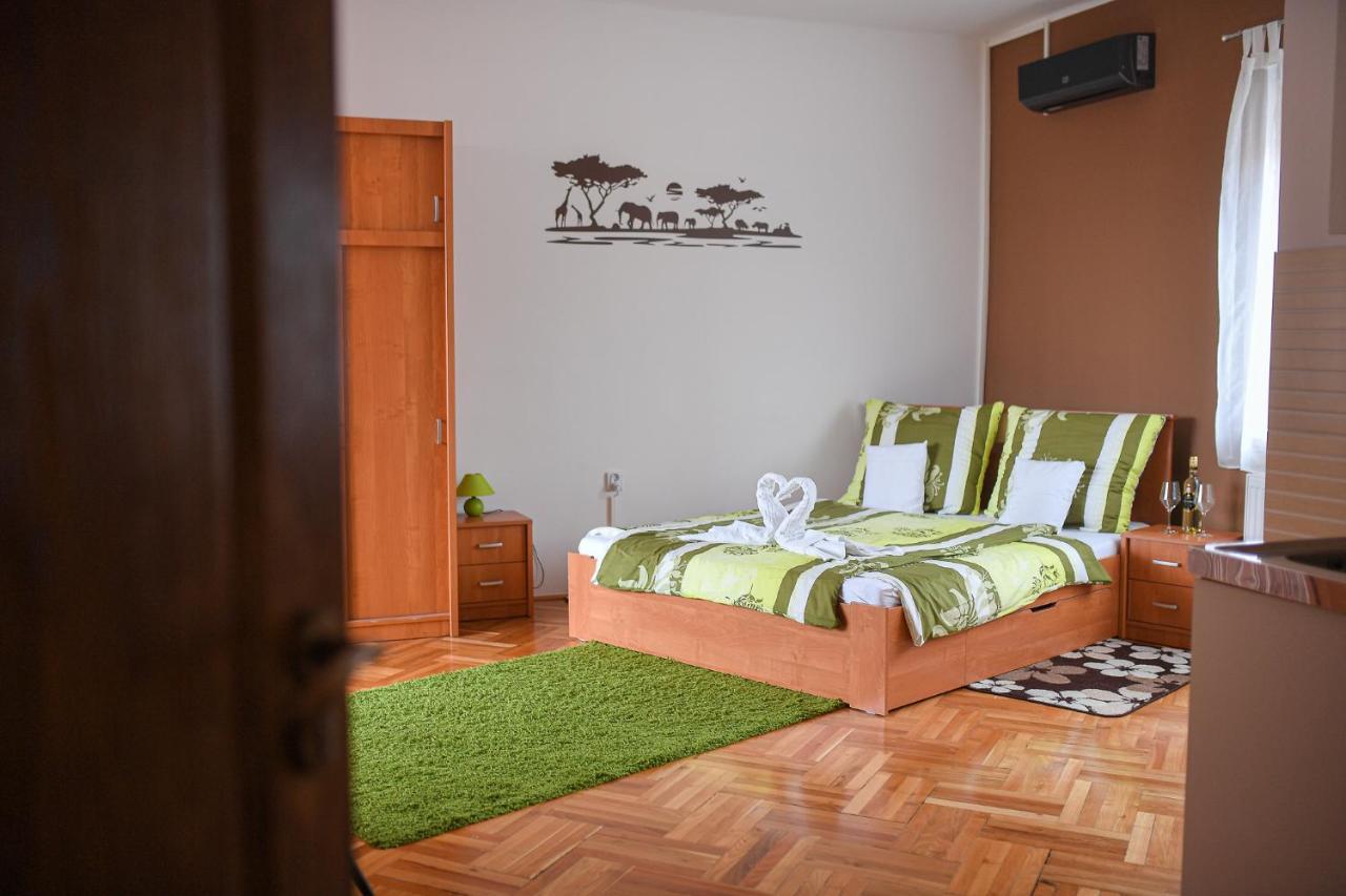 Kokusz Apartmanok Eger Rum bild
