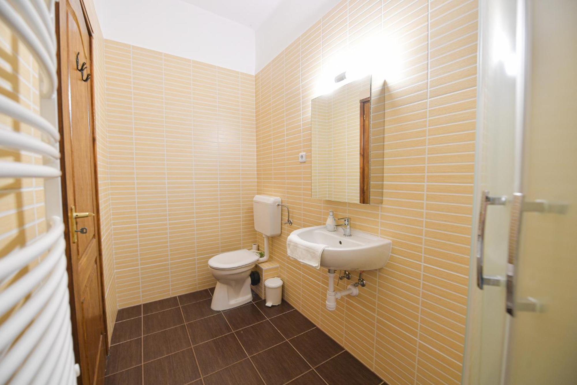Kokusz Apartmanok Eger Rum bild