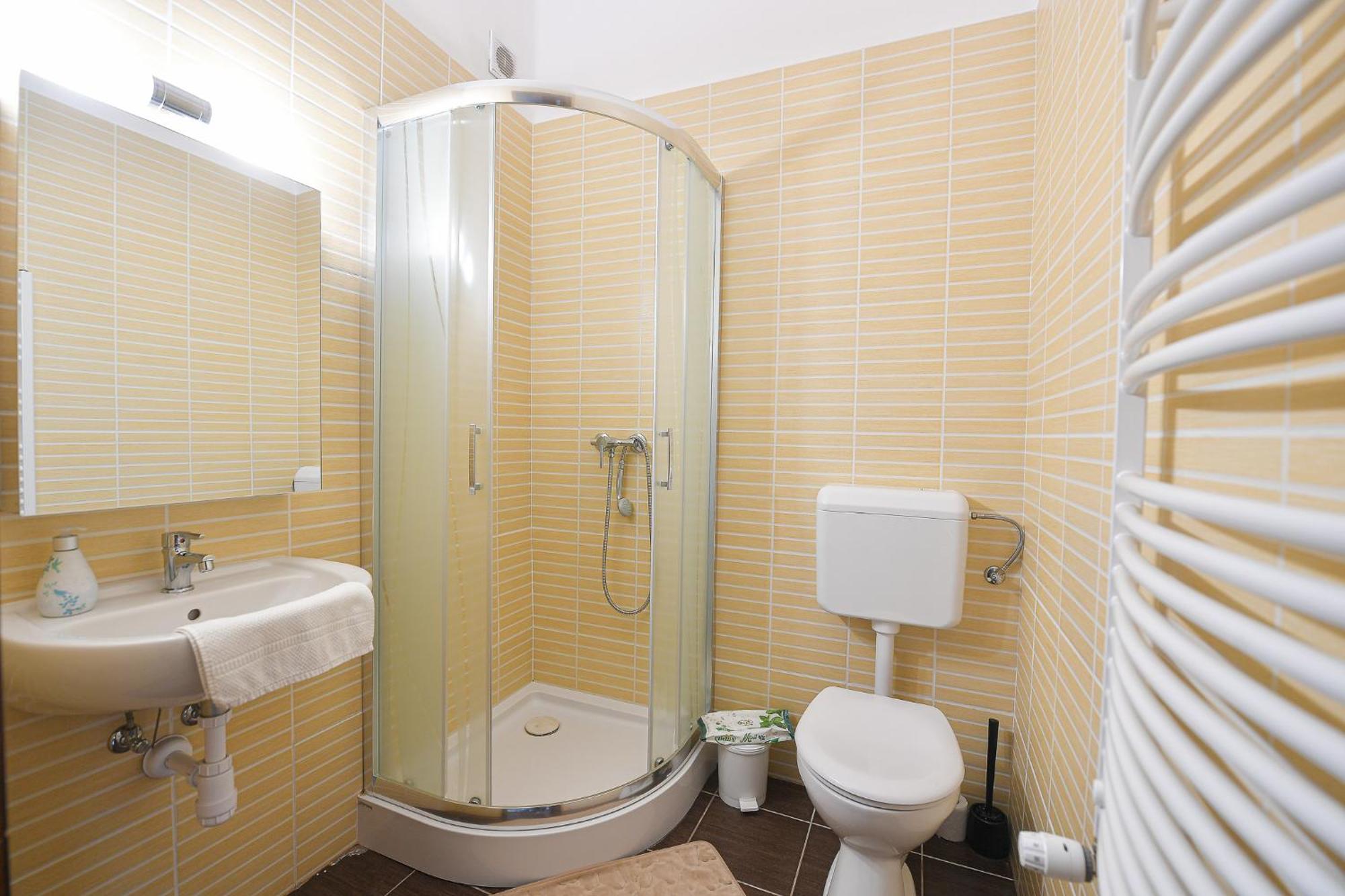 Kokusz Apartmanok Eger Rum bild