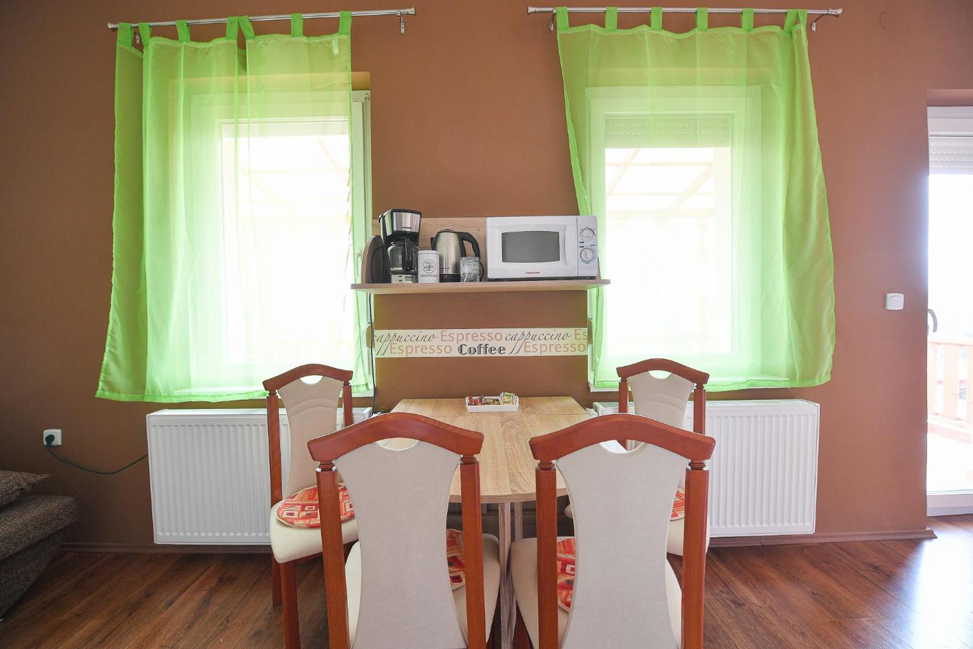 Kokusz Apartmanok Eger Rum bild
