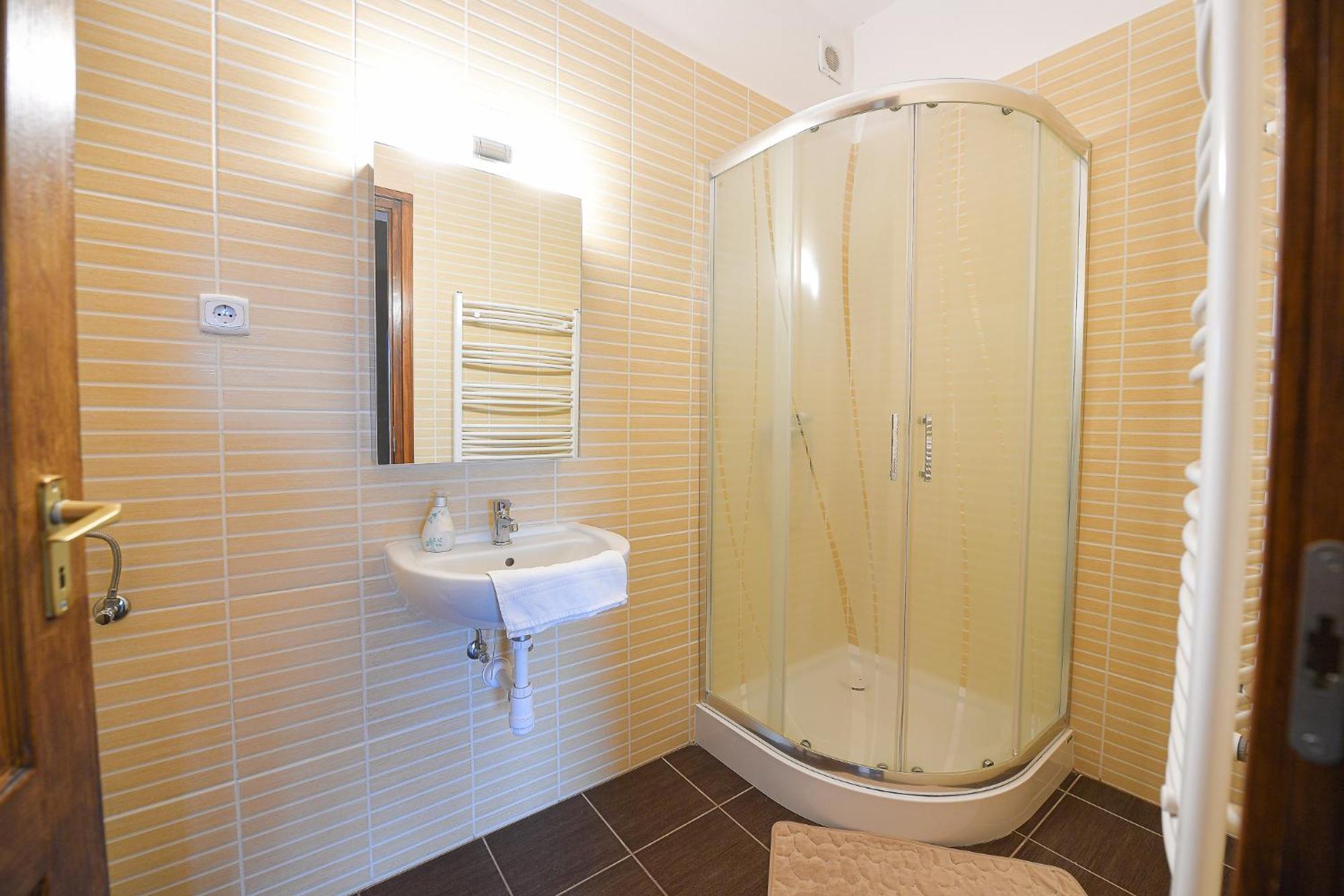 Kokusz Apartmanok Eger Rum bild