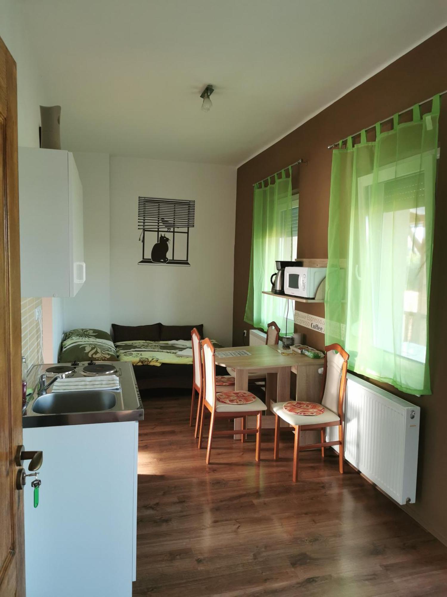 Kokusz Apartmanok Eger Rum bild