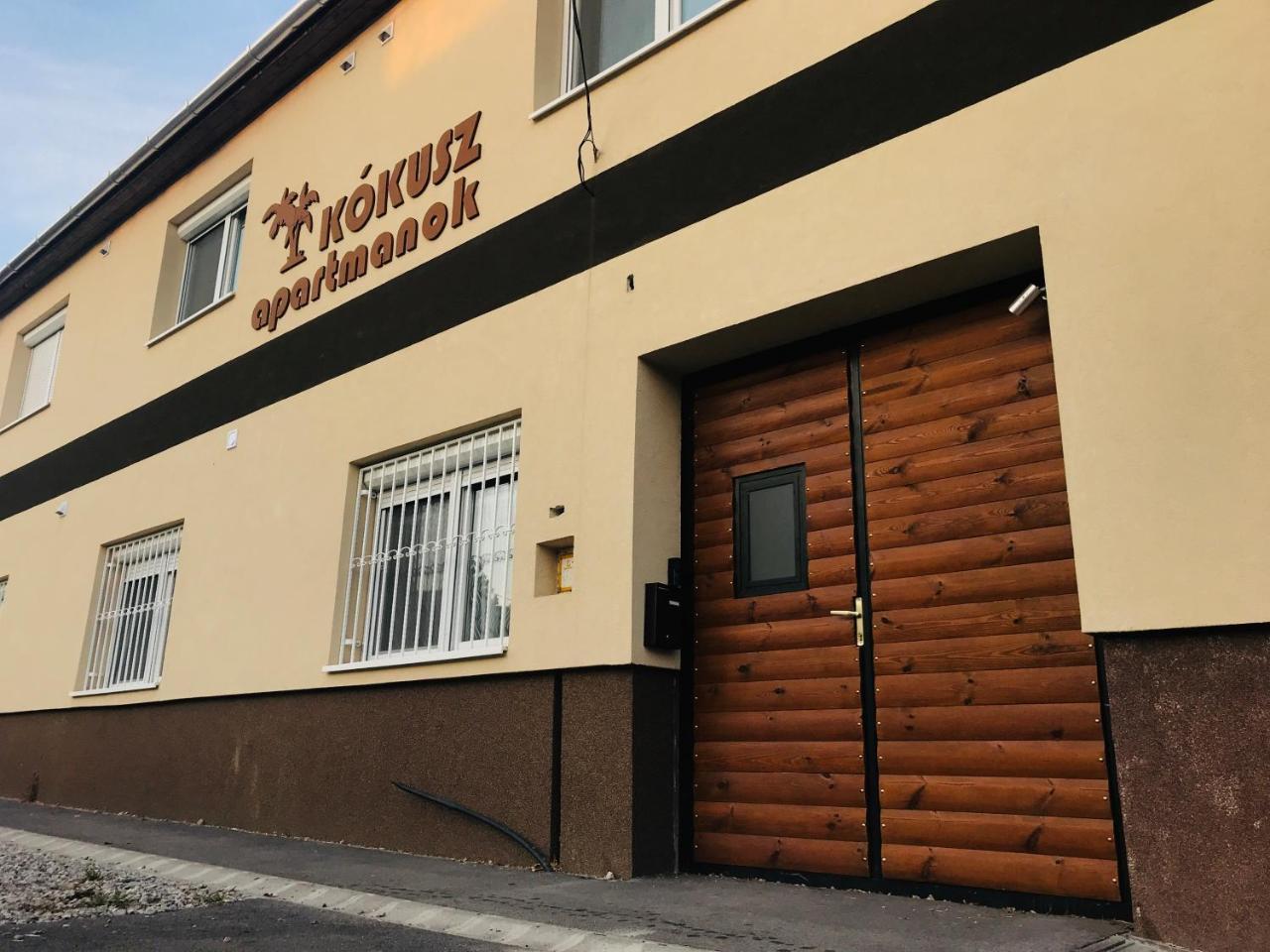 Kokusz Apartmanok Eger Exteriör bild