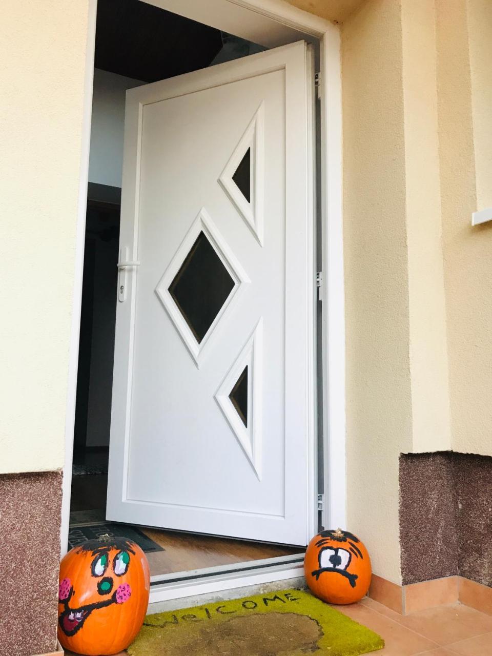 Kokusz Apartmanok Eger Exteriör bild
